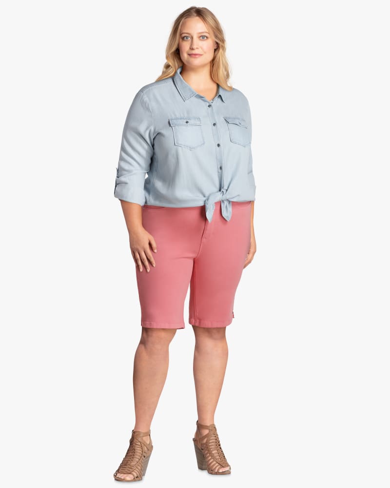Plus size model with hourglass body shape wearing Tori Chambray Button-Down Shirt by Meri Skye | Dia&Co | dia_product_style_image_id:123457
